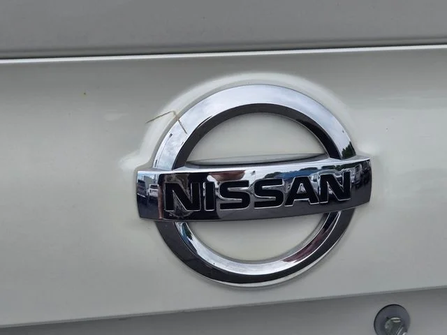 Used 2018 White Nissan  image 18