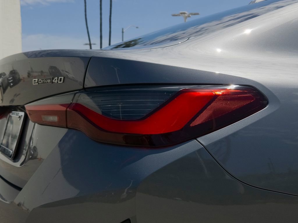 New 2026 Skyscraper Grey Metallic BMW eDrive40 image 5