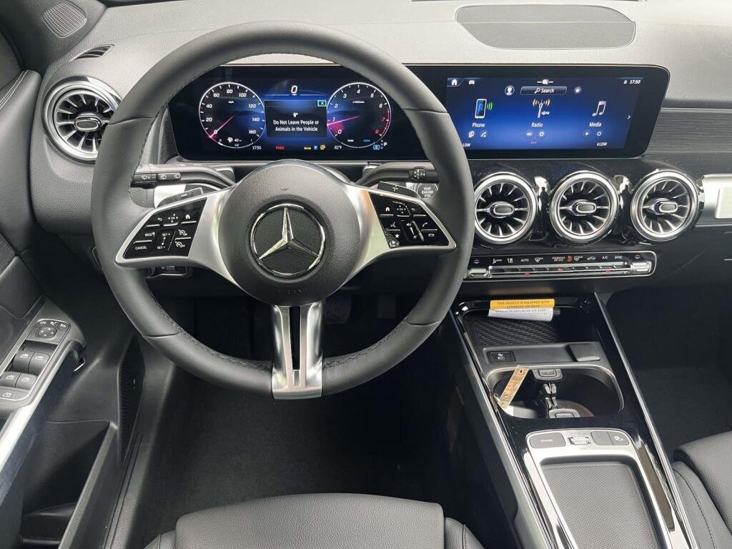 New 2026 Mountain Grey Metallic Mercedes-Benz GLB 250 image 2