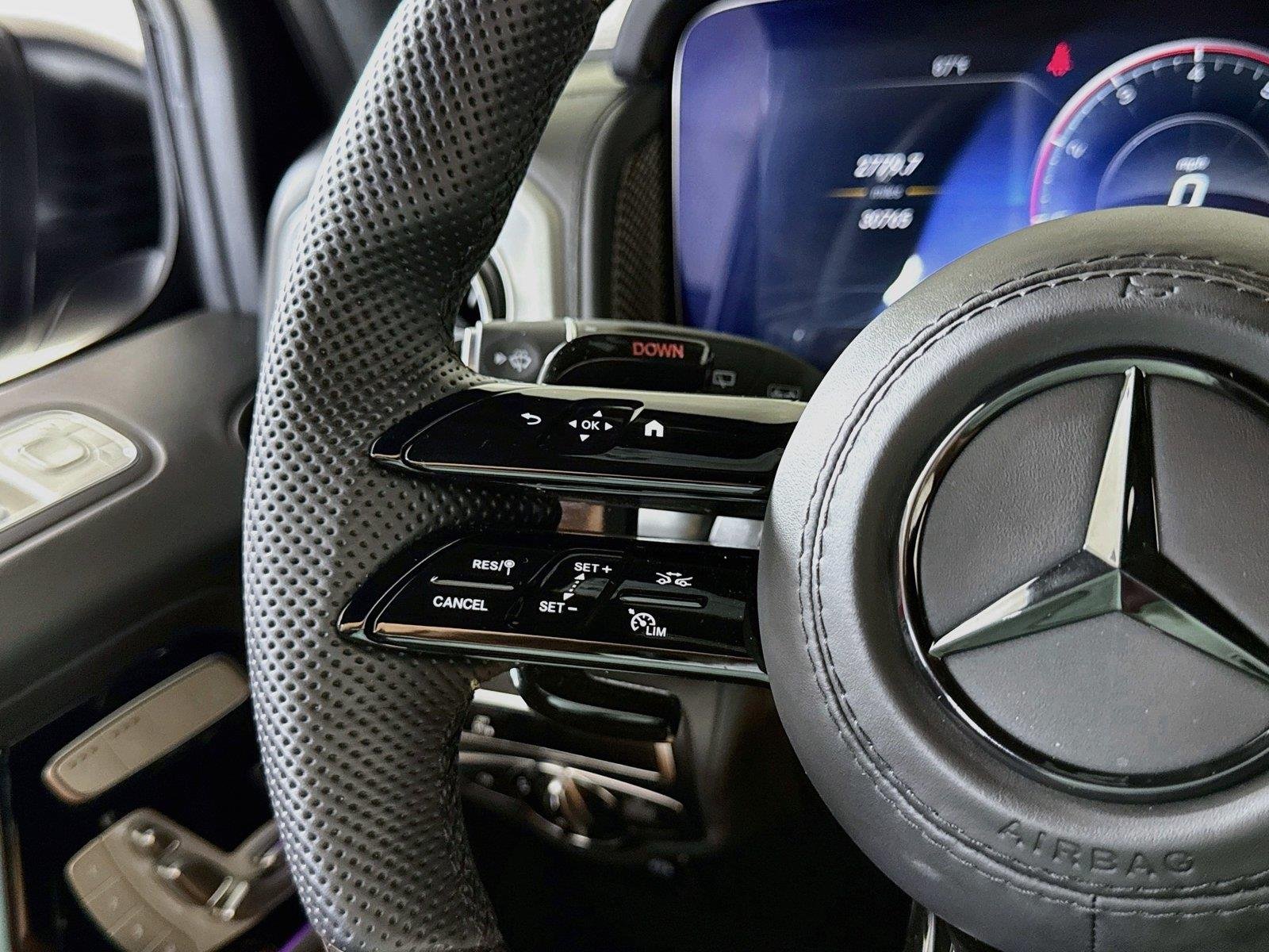 Used 2024 Obsidian Black Mercedes-Benz AMG® G 63 | Exclusive Int Pkg | Carbon Fiber Trim image 21