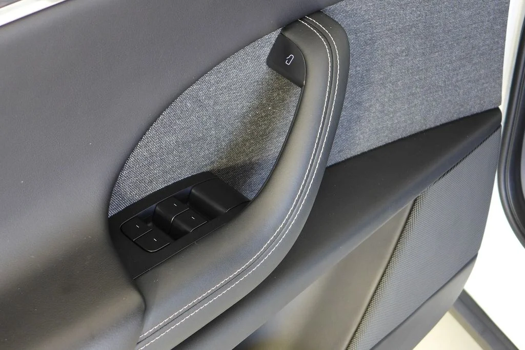 Used 2024  Tesla Base image 12
