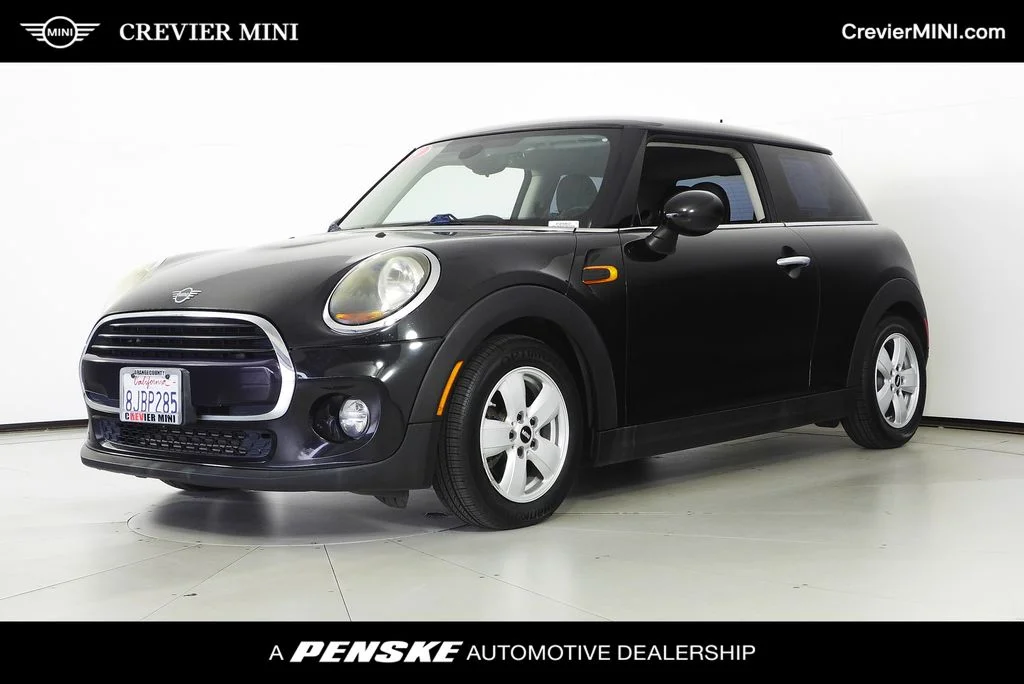 2019 MINI Hardtop Cooper Signature's photo