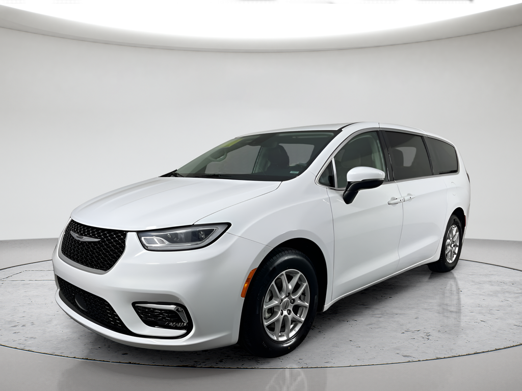 2023 Chrysler Pacifica Touring L's photo