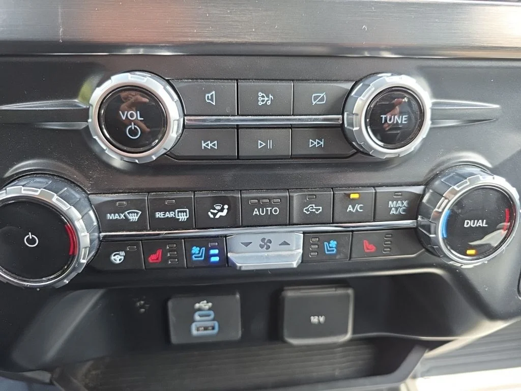 Used 2024 Gray Ford Lariat image 28