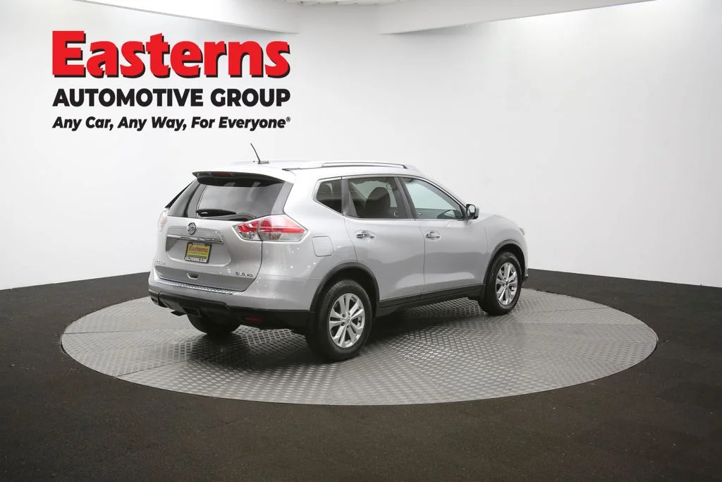 Used 2016 Silver Nissan SV image 38