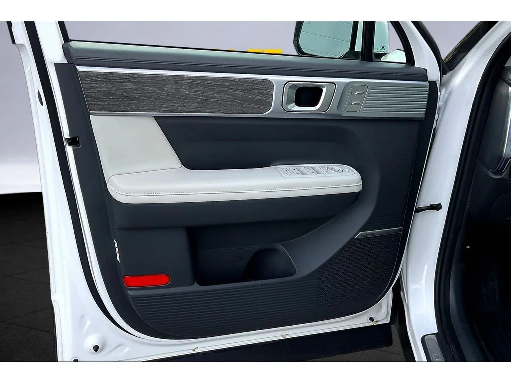 Used 2025  Hyundai Calligraphy image 16