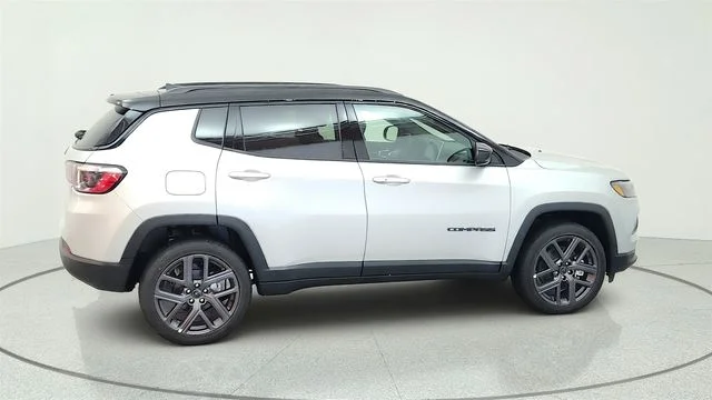 New 2026 Silver Zynith Metallic Clear-Coat Exterior Paint Jeep Limited image 14