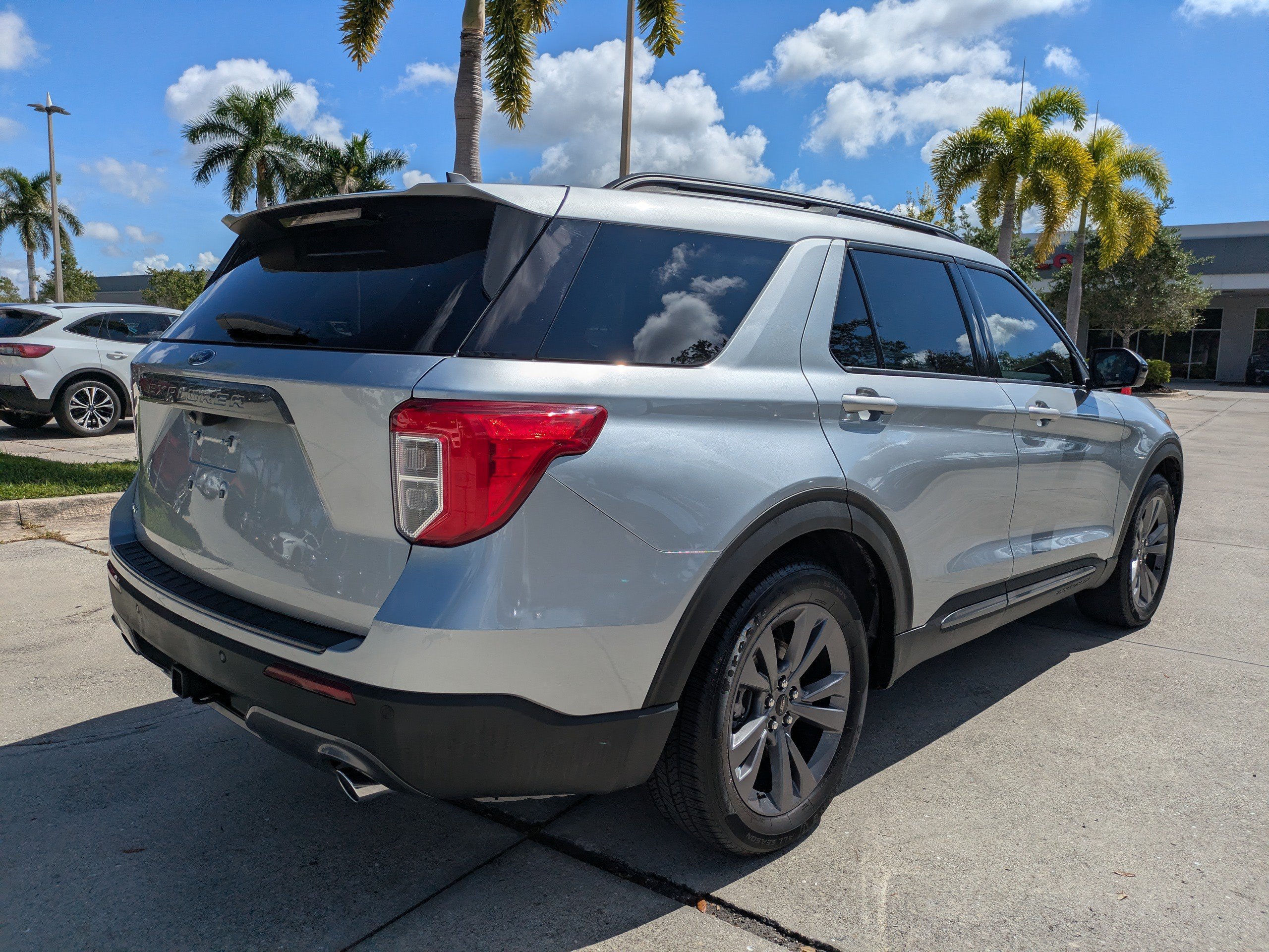 Used 2023 Iconic Silver Metallic Ford XLT image 4