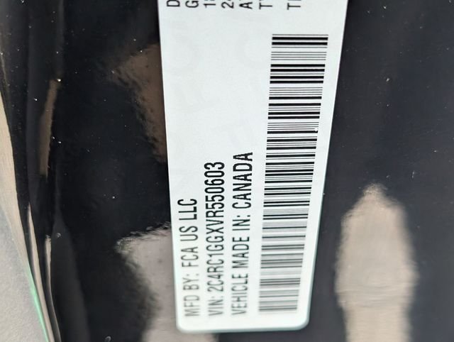 New 2027 Diamond Black Crystal Pearl-Coat Exterior Paint Chrysler Limited image 31