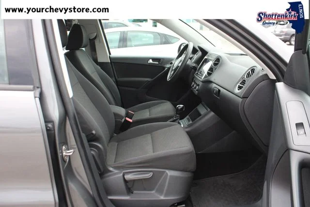 Used 2012 Gray Volkswagen SE image 12