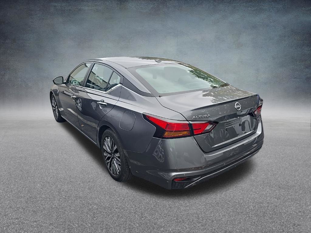 Used 2025 Gun Metallic Nissan 2.5 SV image 5