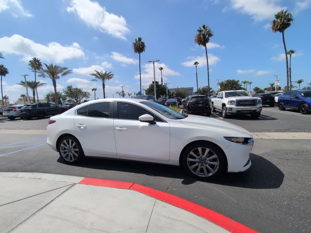 Used 2020 White Mazda Preferred image 28