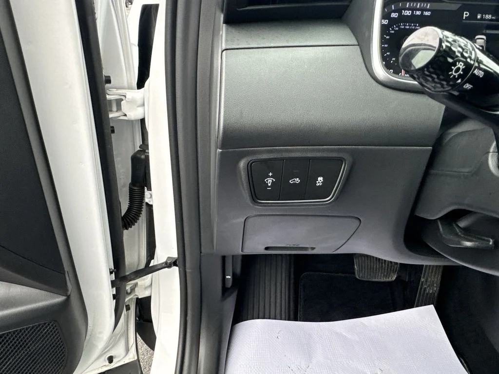 Used 2024 White Hyundai SE image 20