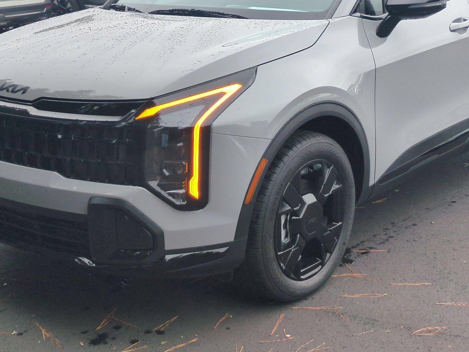 New 2027 WOLF GRAY KIA  image 9