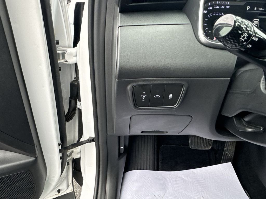 Certified Used 2024 White Hyundai SE image 20