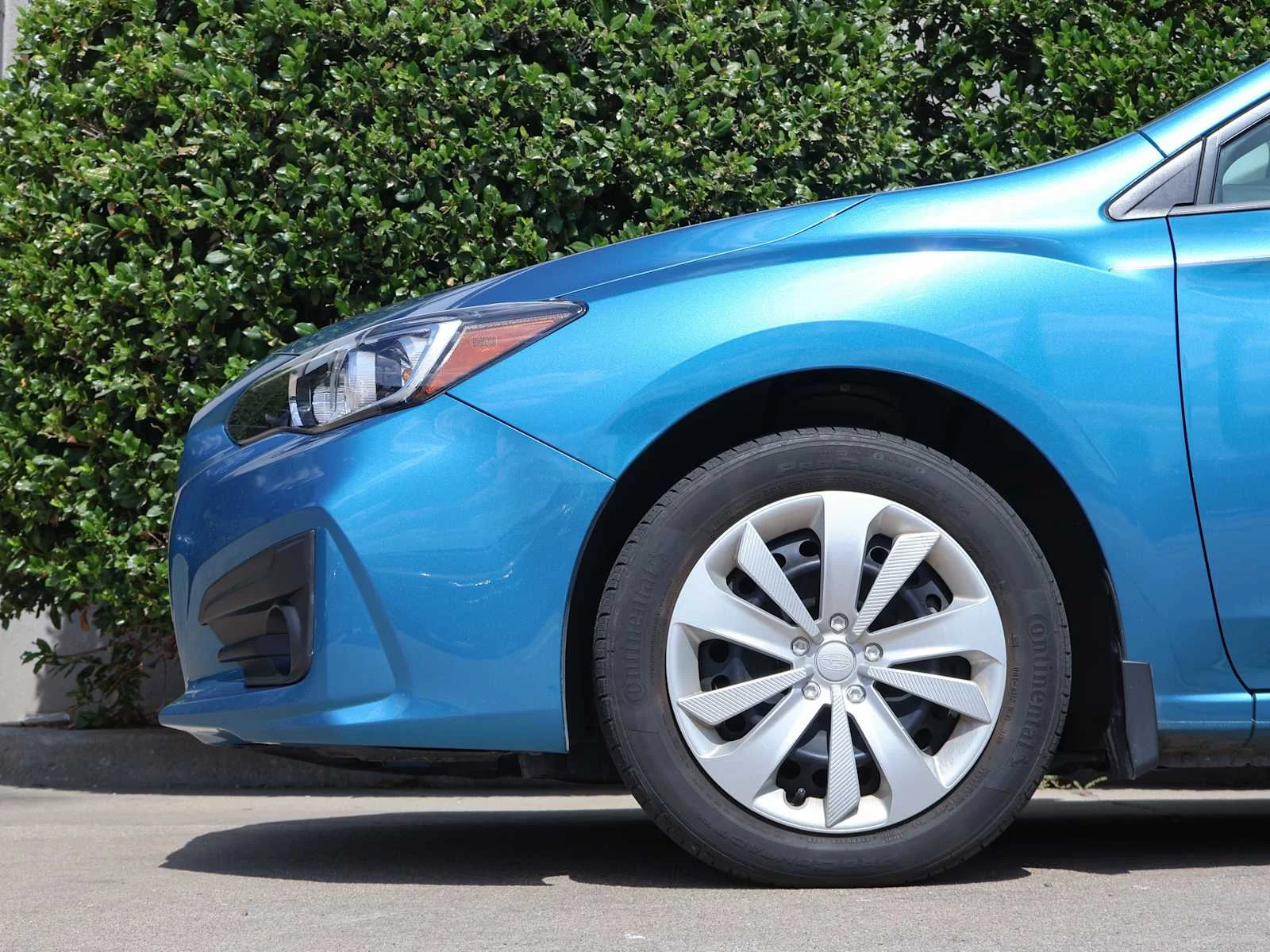 Used 2017 Island Blue Pearl Subaru  image 6