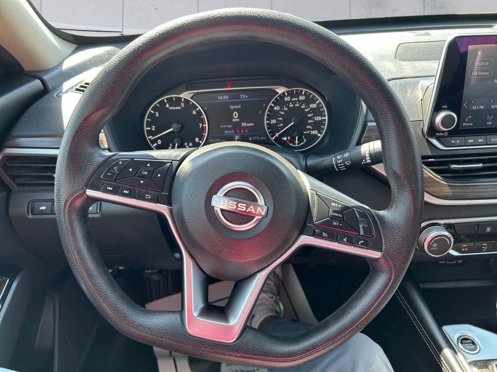 Used 2023 Silver Nissan 2.5 SV image 9