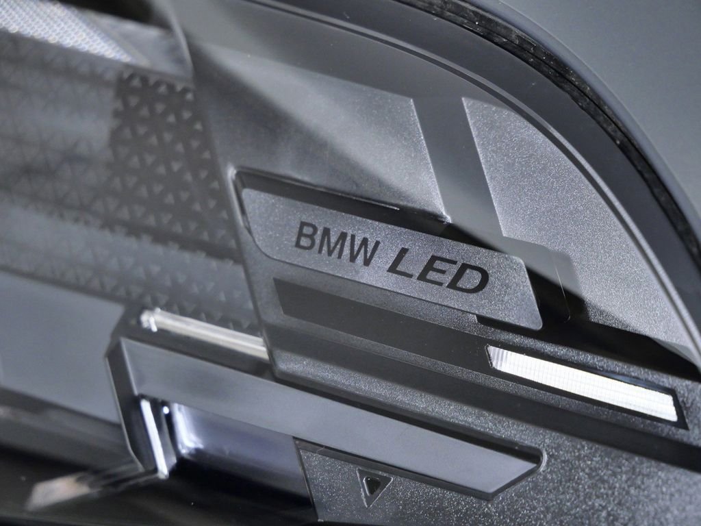 Used 2026 Dravit Grey Metallic BMW xDrive40i image 7