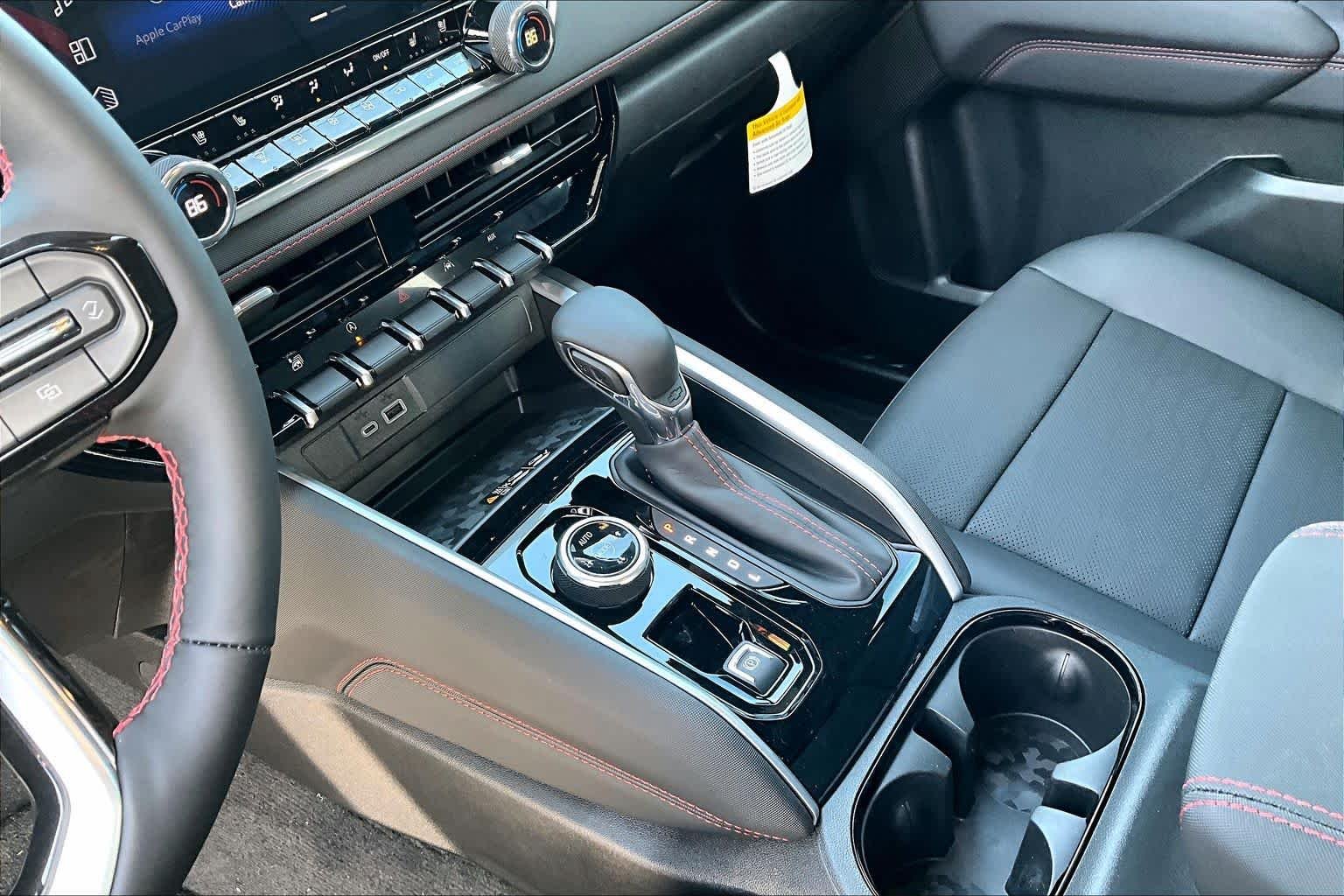 2026 Chevrolet Colorado Z71 - Photo 8