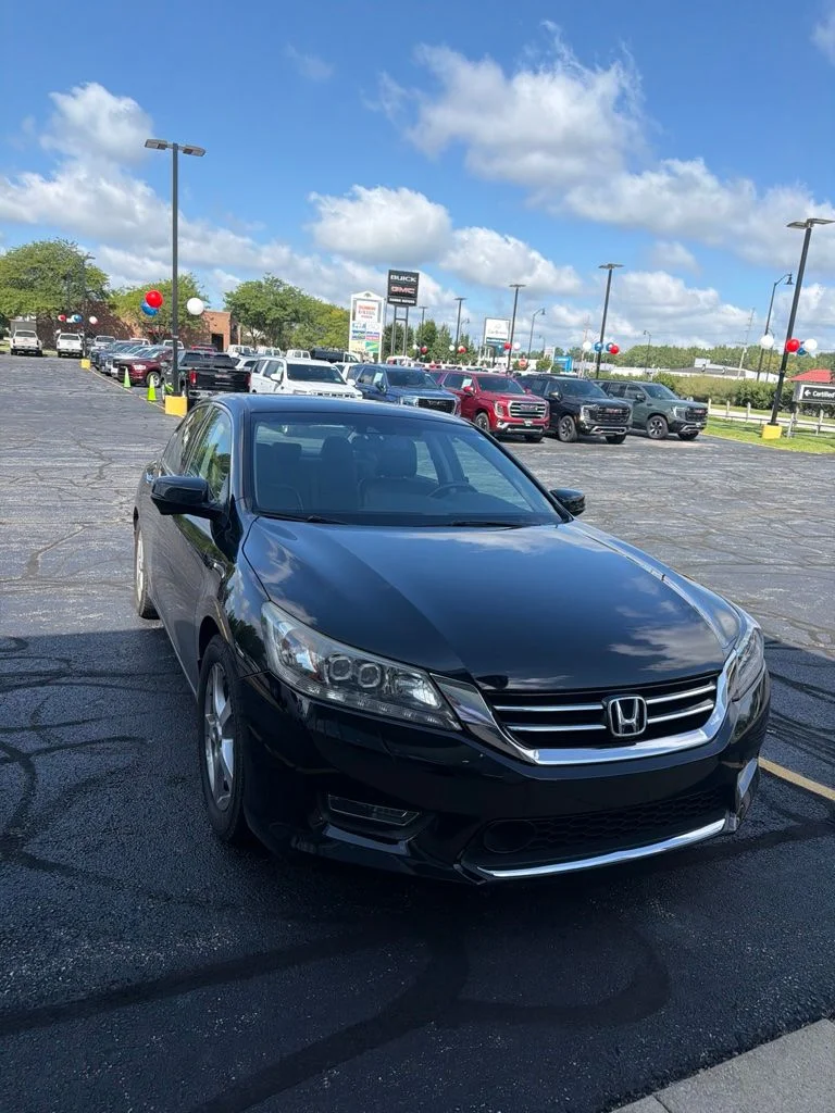 Used 2013 Black Honda Touring image 2