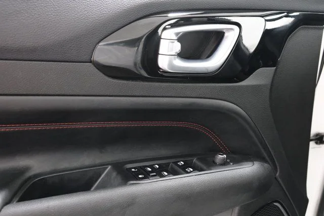Used 2024 White Jeep Trailhawk image 27