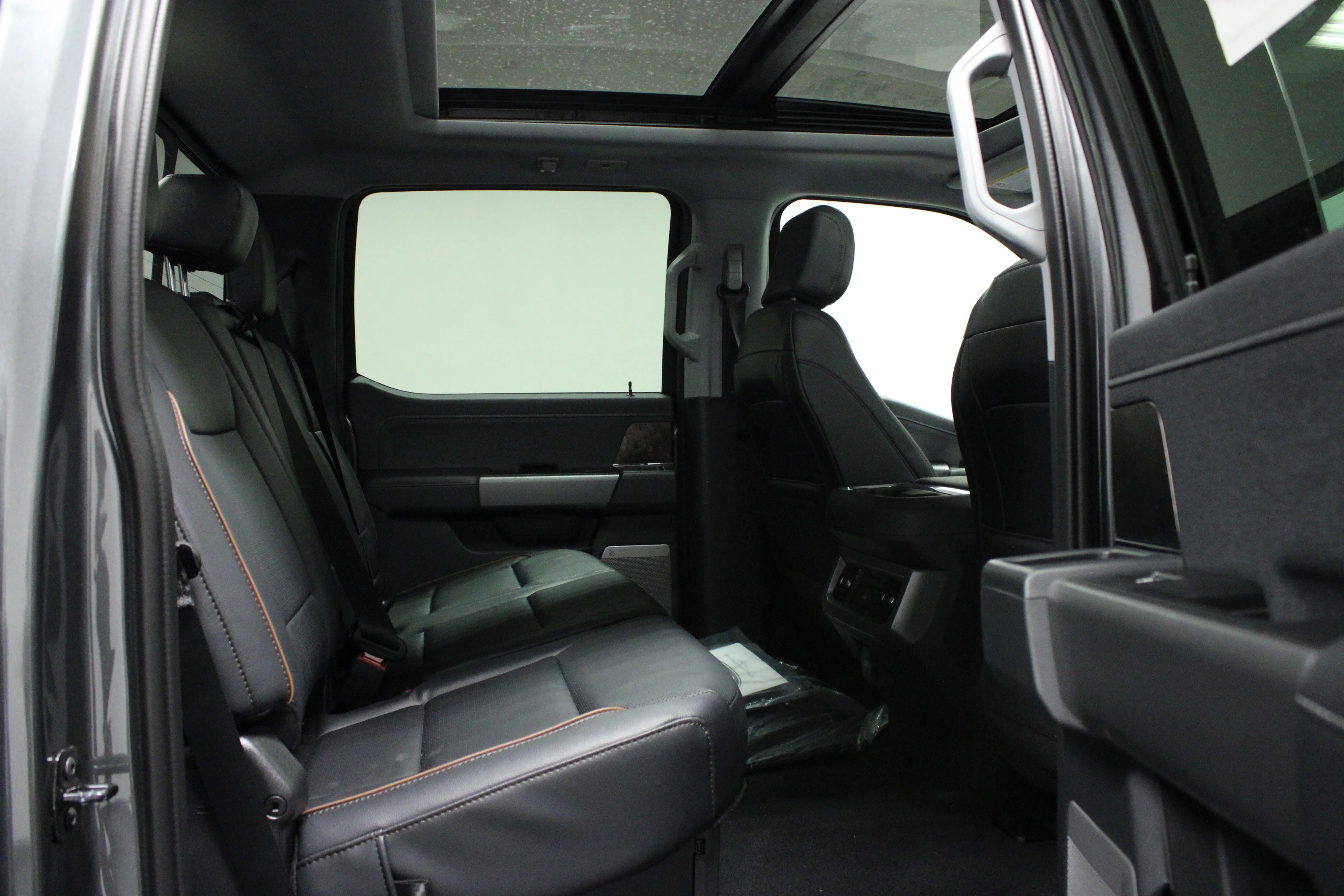 New 2026 Carbonized Gray Metallic Ford F-250® Lariat® image 15