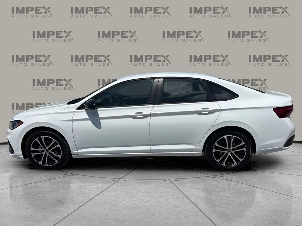 Used 2025 White Volkswagen 1.5T Sport image 2