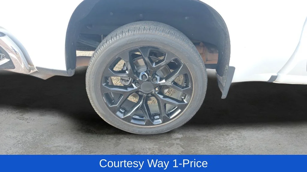 Used 2022 White Chevrolet LT image 12