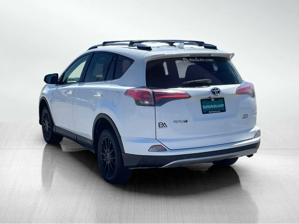 Used 2017 Super White Toyota XLE image 5
