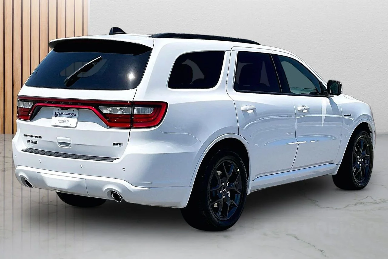 New 2026 White Knuckle Clear-Coat Exterior Paint Dodge GT HEMI V8 image 9