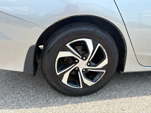 Used 2017 Silver Honda LX image 31