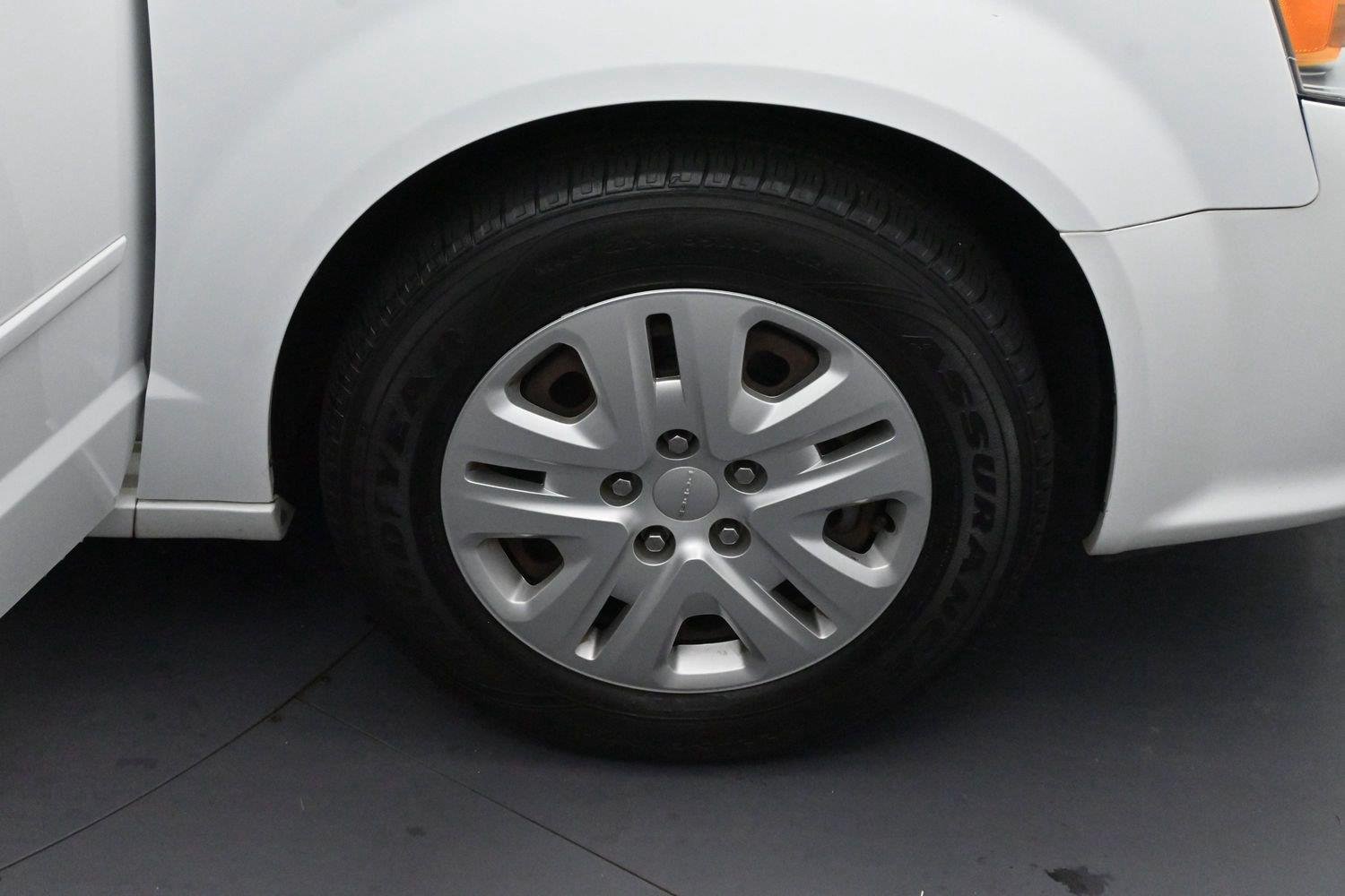 Used 2017 White Knuckle Clearcoat Dodge SE image 26
