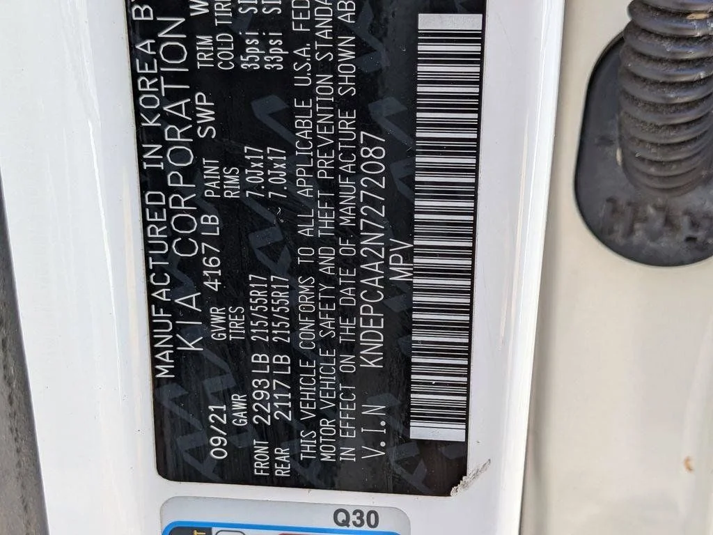 Used 2022 White Kia LX image 27