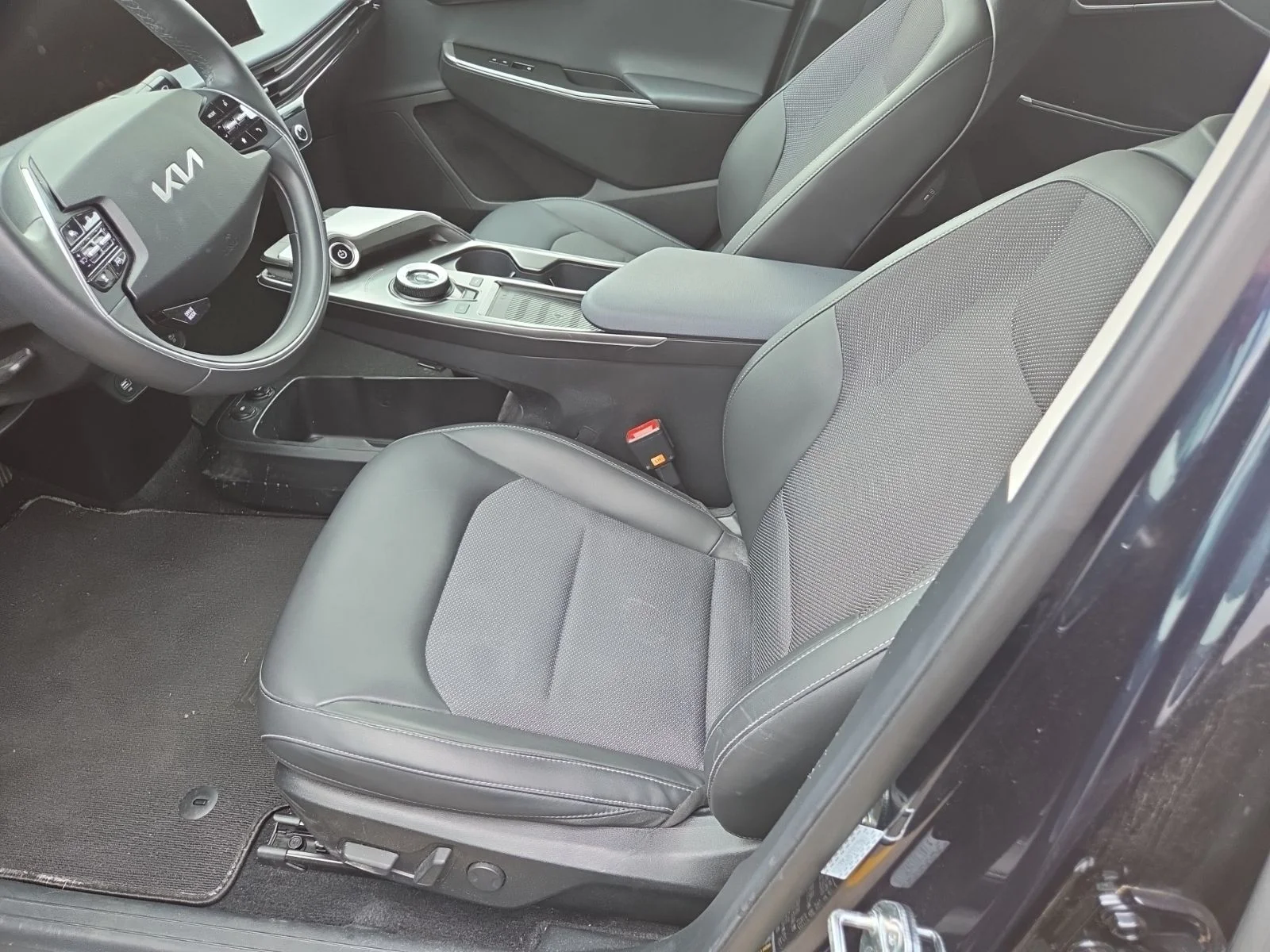 Certified Used 2024 Blue Kia Light image 8