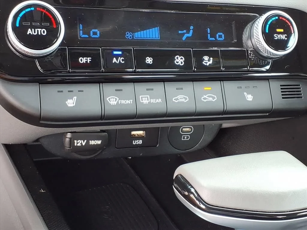 Used 2025 Blue Hyundai SEL Convenience image 11