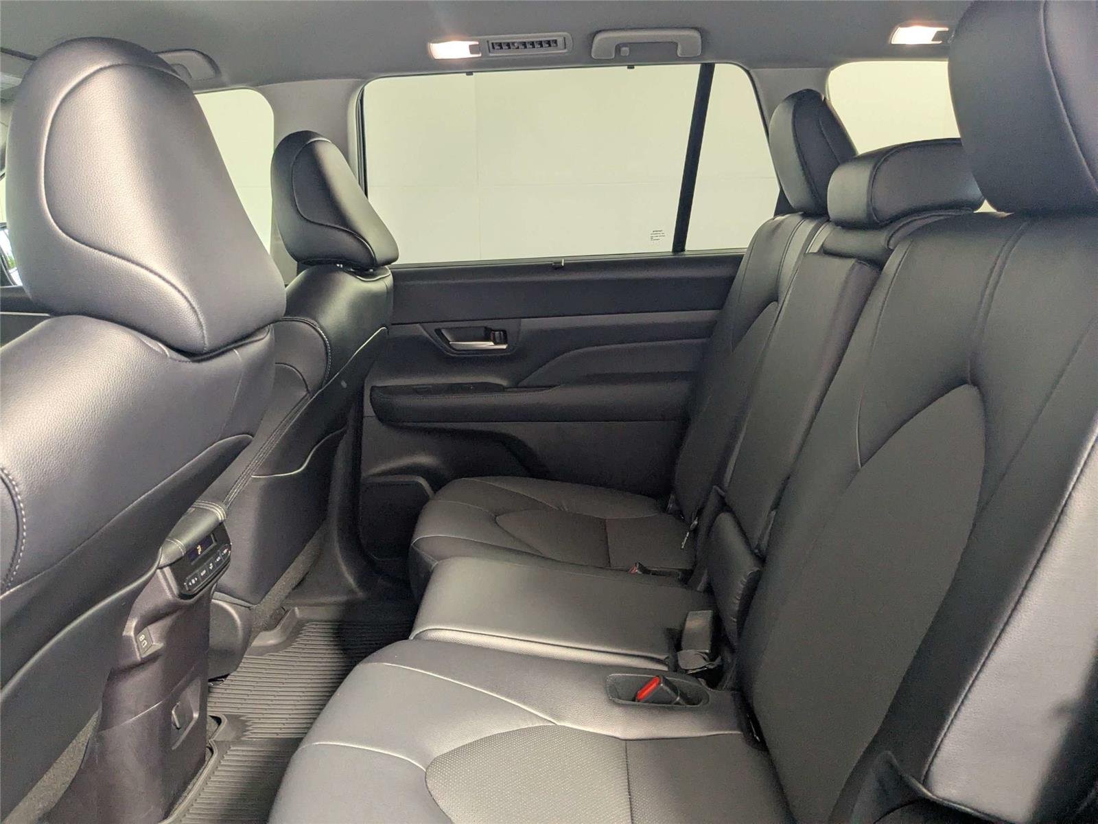 Used 2025 Midnight Black Metallic Toyota XLE image 35