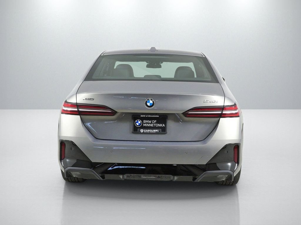 New 2027 Oxide Grey Metallic BMW 540i xDrive image 10