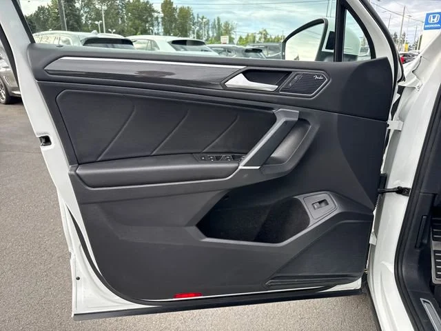 Used 2020  Volkswagen SEL Premium R-Line image 16