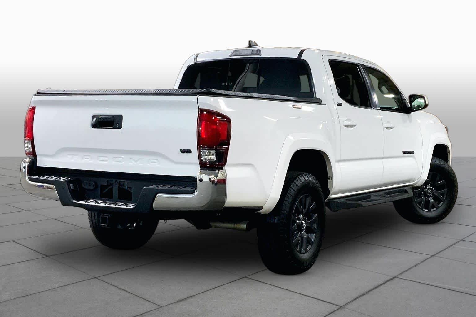 Used 2022 White Toyota SR5 image 13