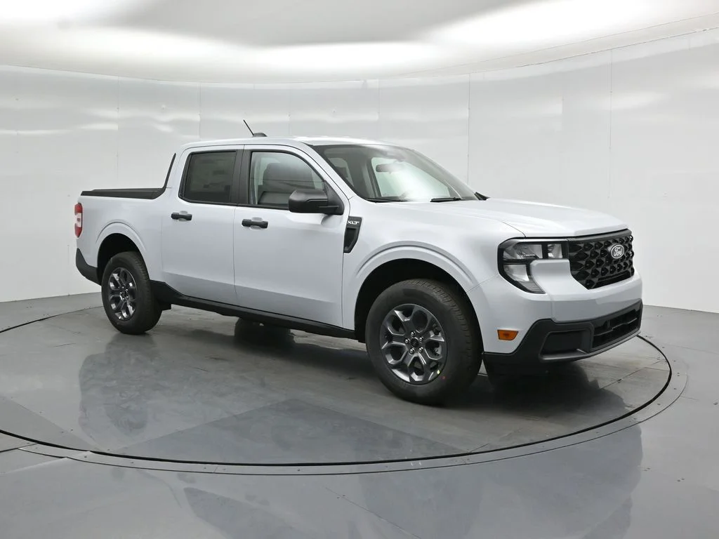 New 2026 Space White Metallic Ford XLT image 18