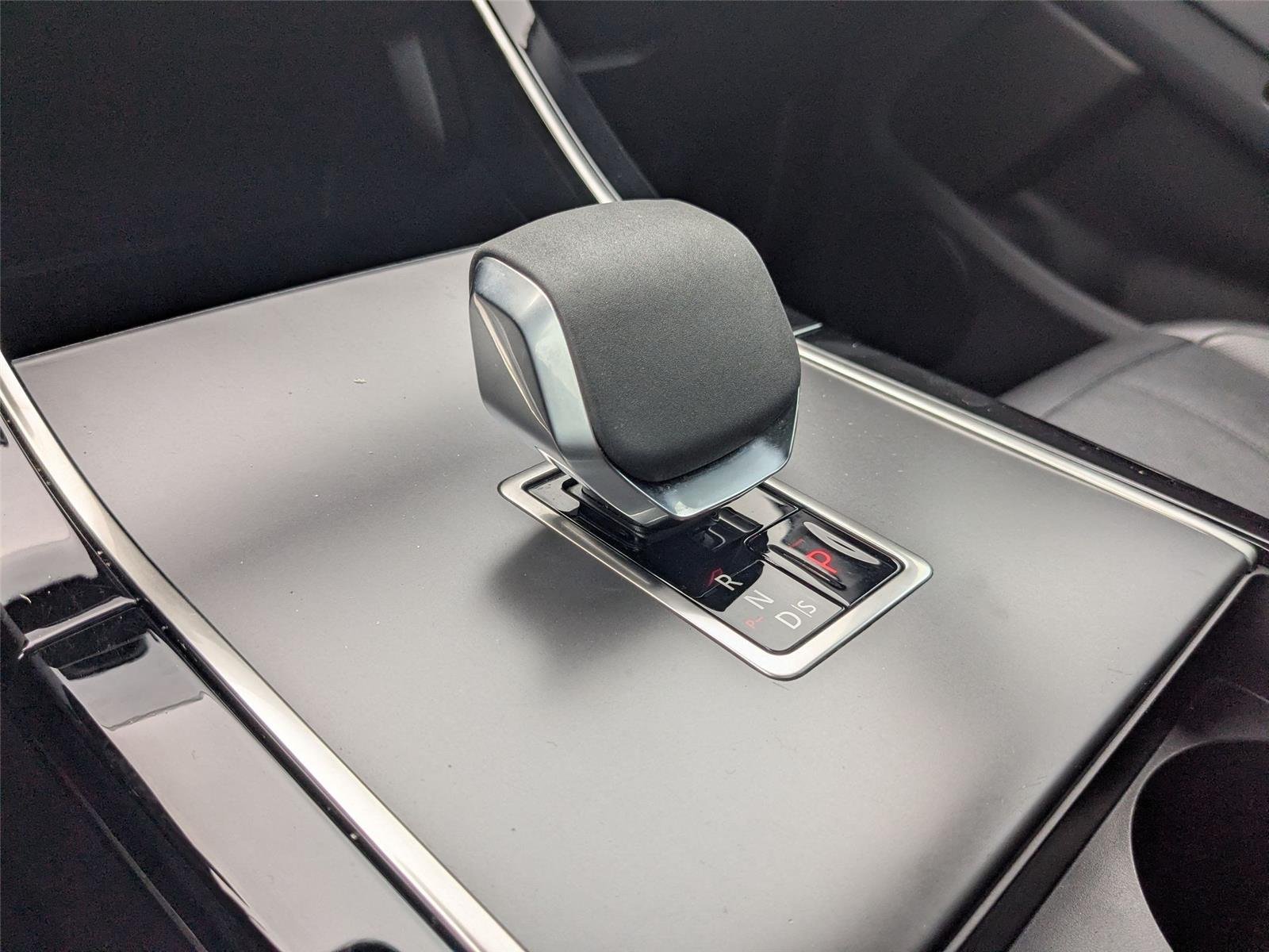 Used 2024 Santorini Black Metallic Land Rover Dynamic SE image 19