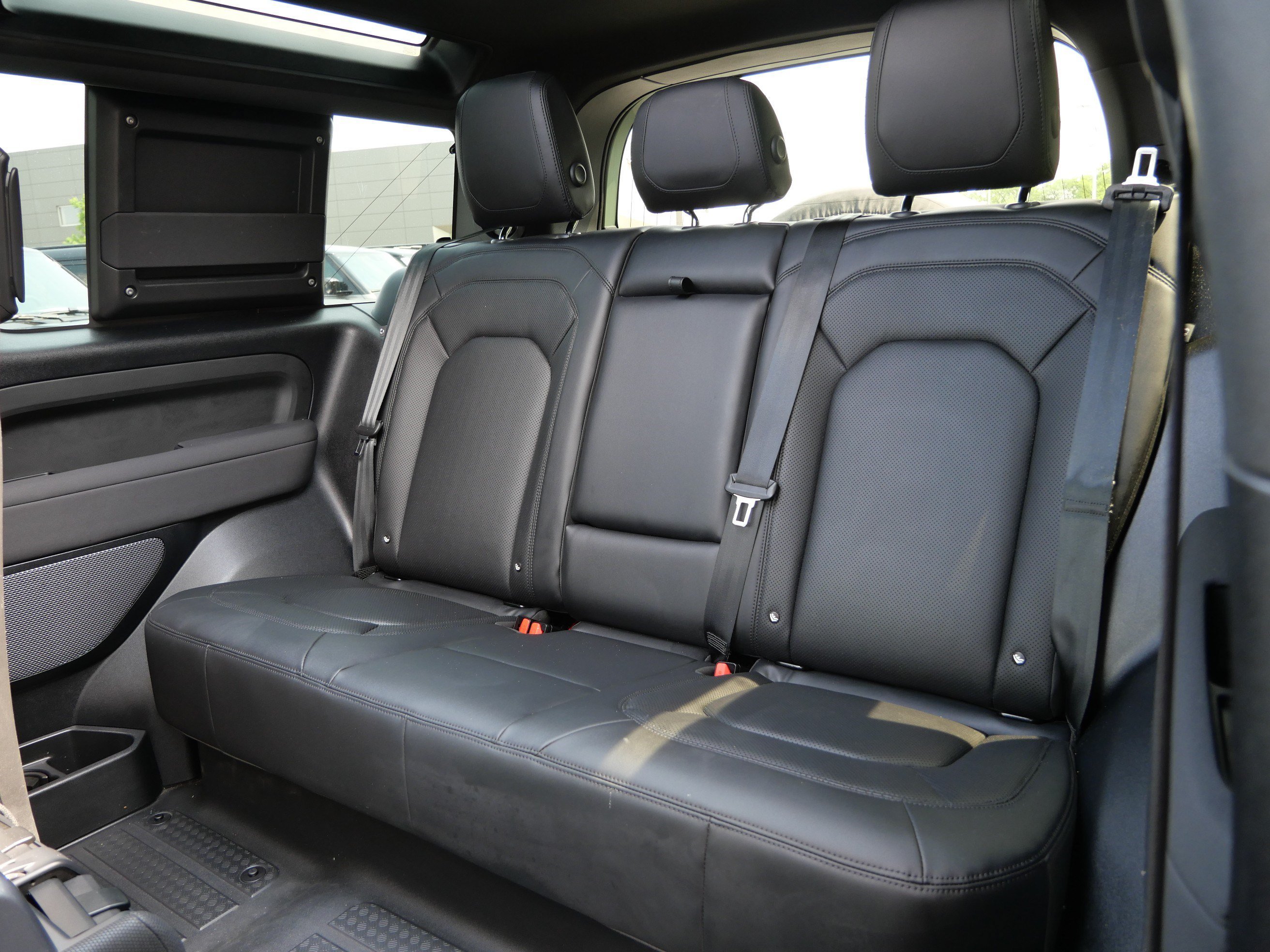 Certified Used 2023 Grasmere Green Land Rover 75th Edition image 15