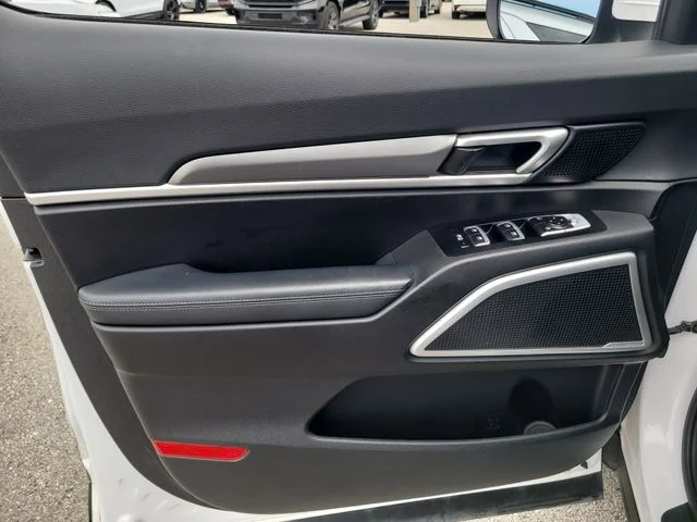 Used 2021 White Kia S image 17