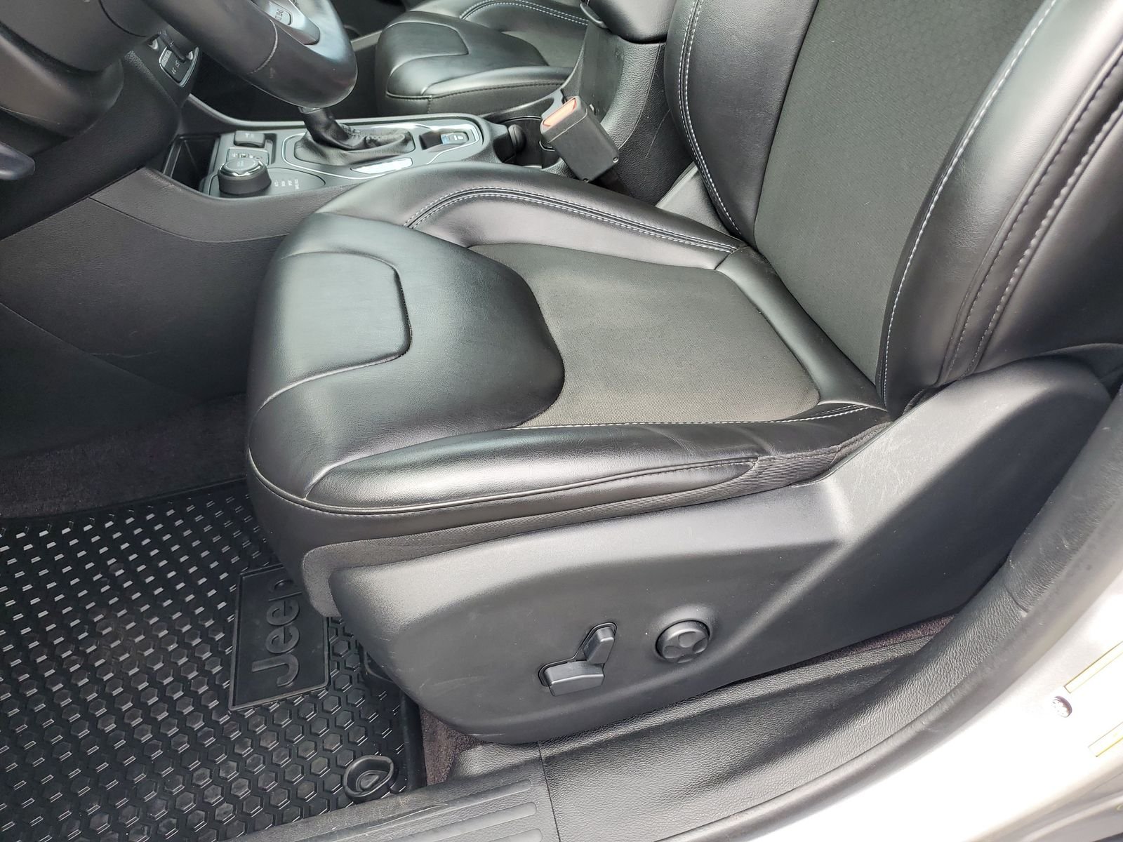 Certified Used 2019 Silver Jeep Latitude Plus image 6