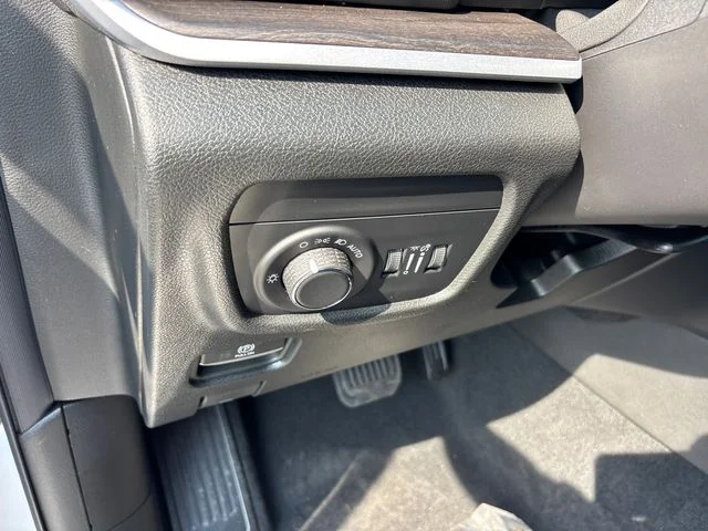 New 2026 Bright White Clear-Coat Exterior Paint Jeep Altitude image 20
