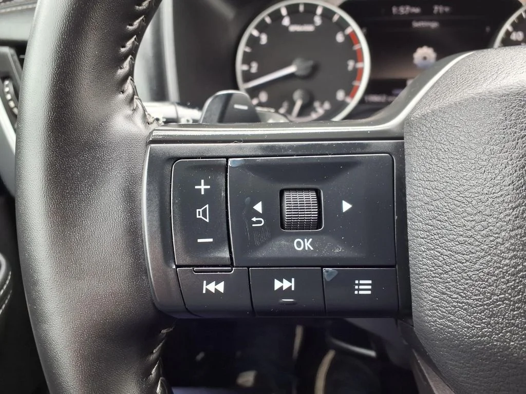 Used 2025 Gray Nissan SV image 13