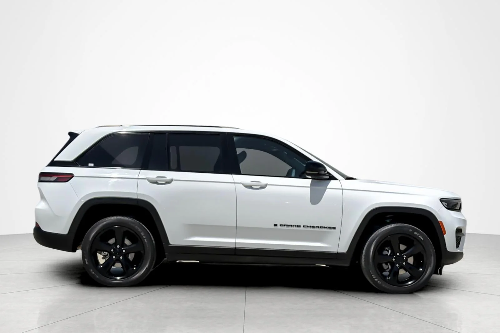 Used 2023 BRIGHT WHITE Jeep Altitude image 6