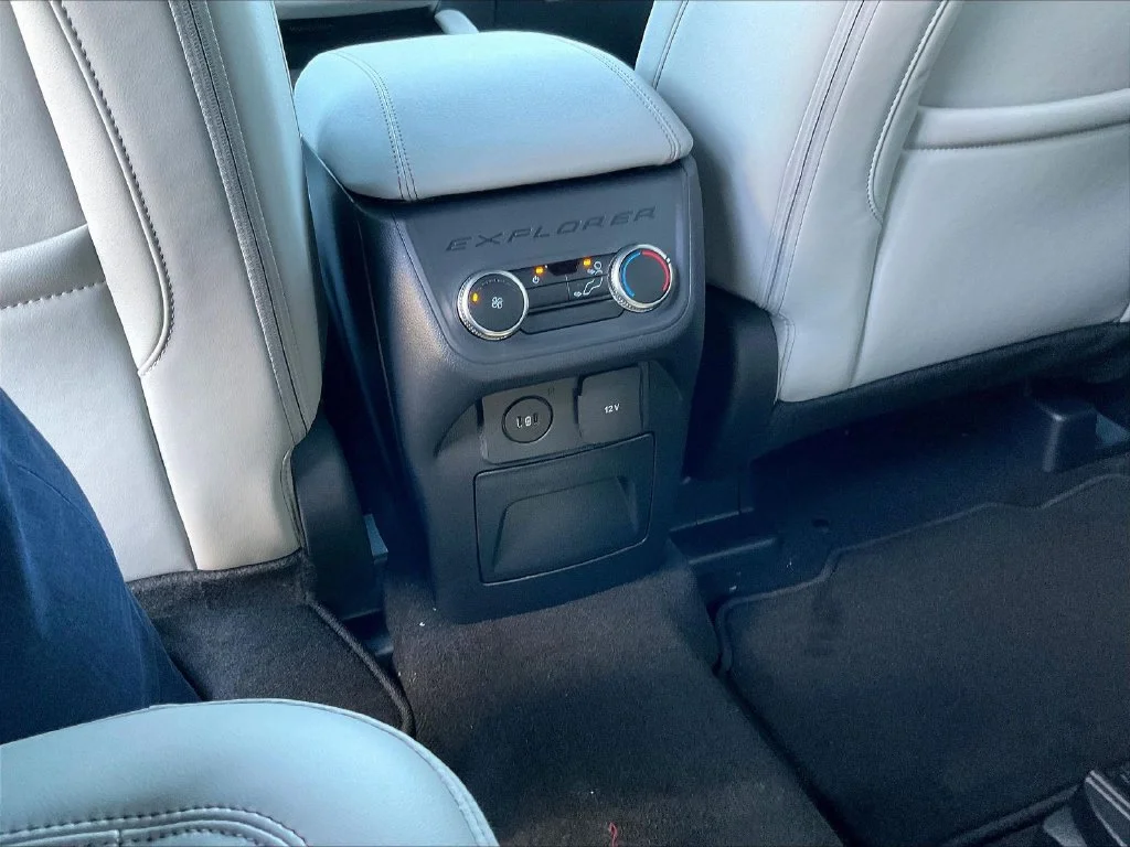 New 2027 Agate Black Metallic Ford Active image 18