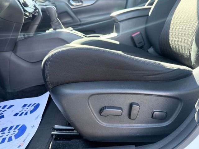 2017 Nissan Rogue SV - Photo 24
