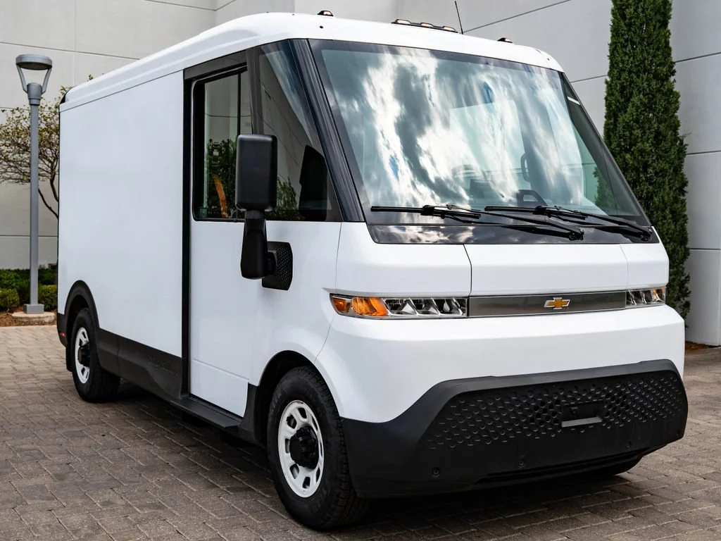 Used 2025 Oyster White Chevrolet 400 image 12